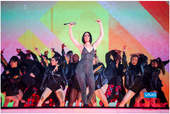 晚会范冰冰瞬间“穿越”到你家 猫晚黑科技惊呆亿万观众 晚会范冰冰瞬间“穿越”到你家 猫晚黑科技惊呆亿万观众